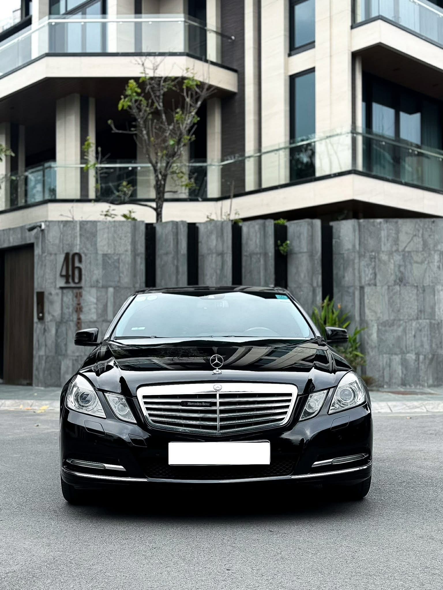 Mercedes E300 2011&nbsp;Đẹp Zin lăn bánh 11&nbsp; vạn km biển hà nội&nbsp;